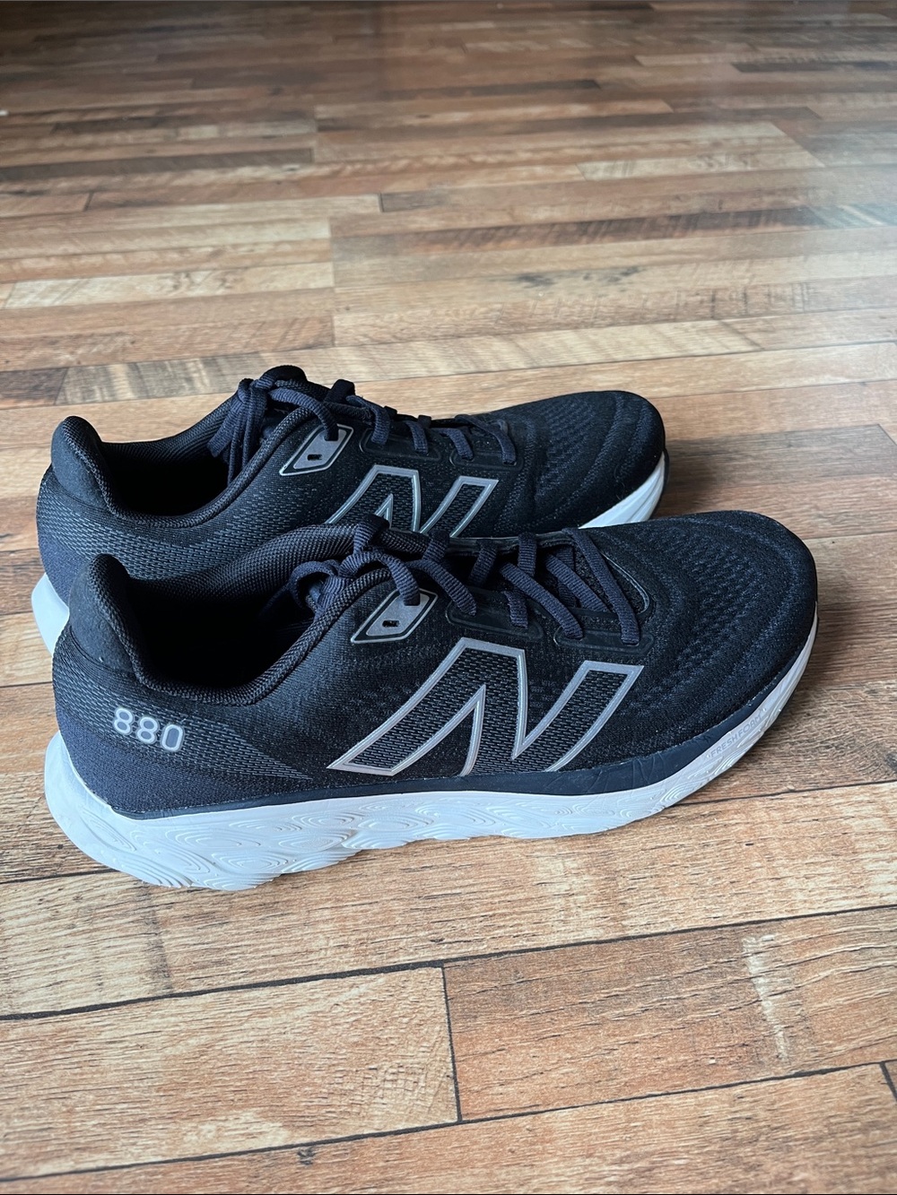 New Balance 880 Men's Athletic Shoes in Black with White Sole